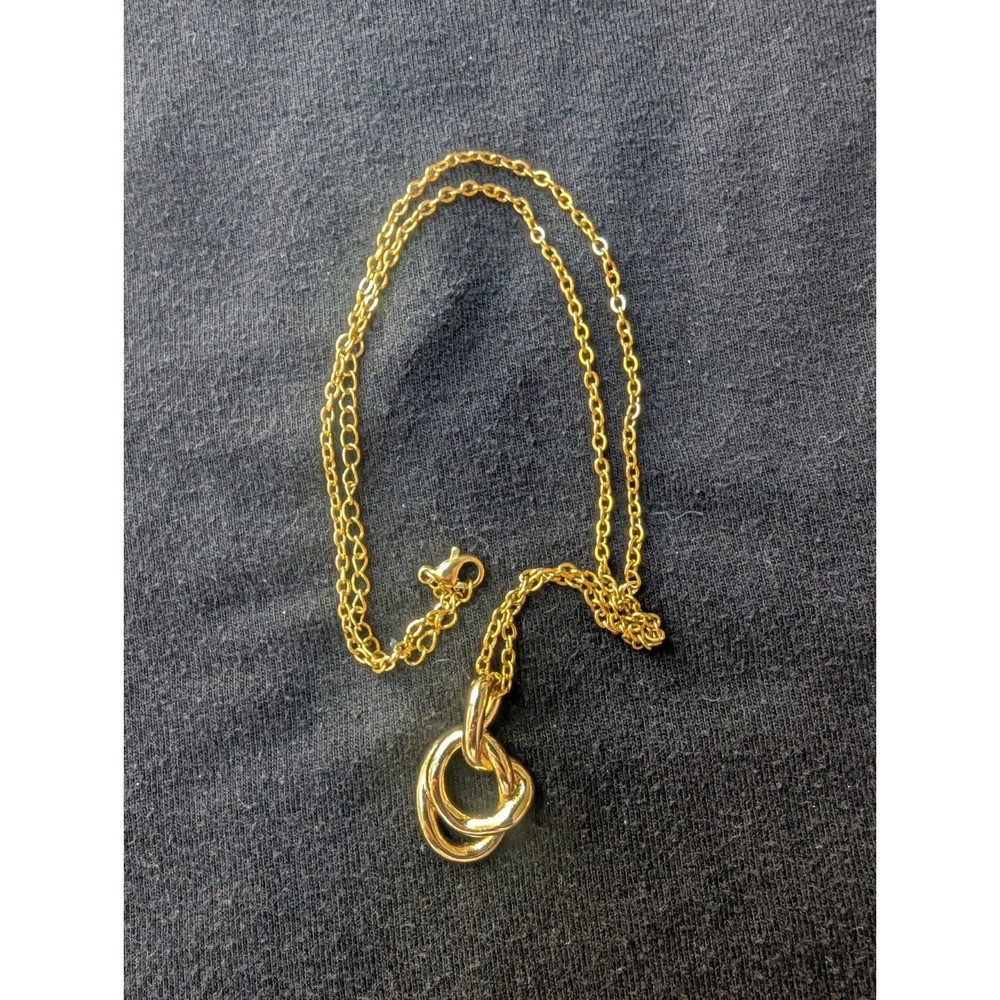 16 In Gold Knot Pendant Necklace -‎ Silk On Me